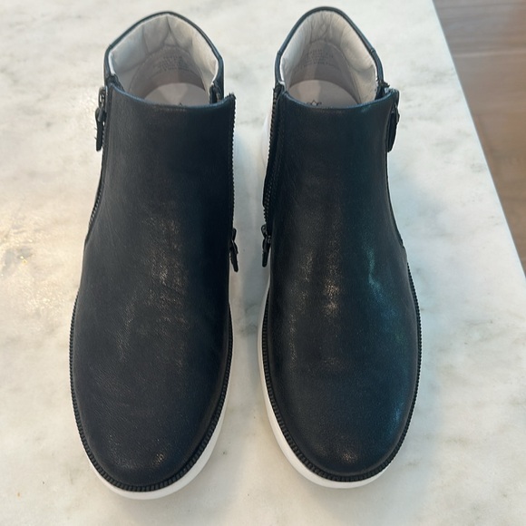 Johnston & Murphy Emery Zip Booties - Picture 4 of 10